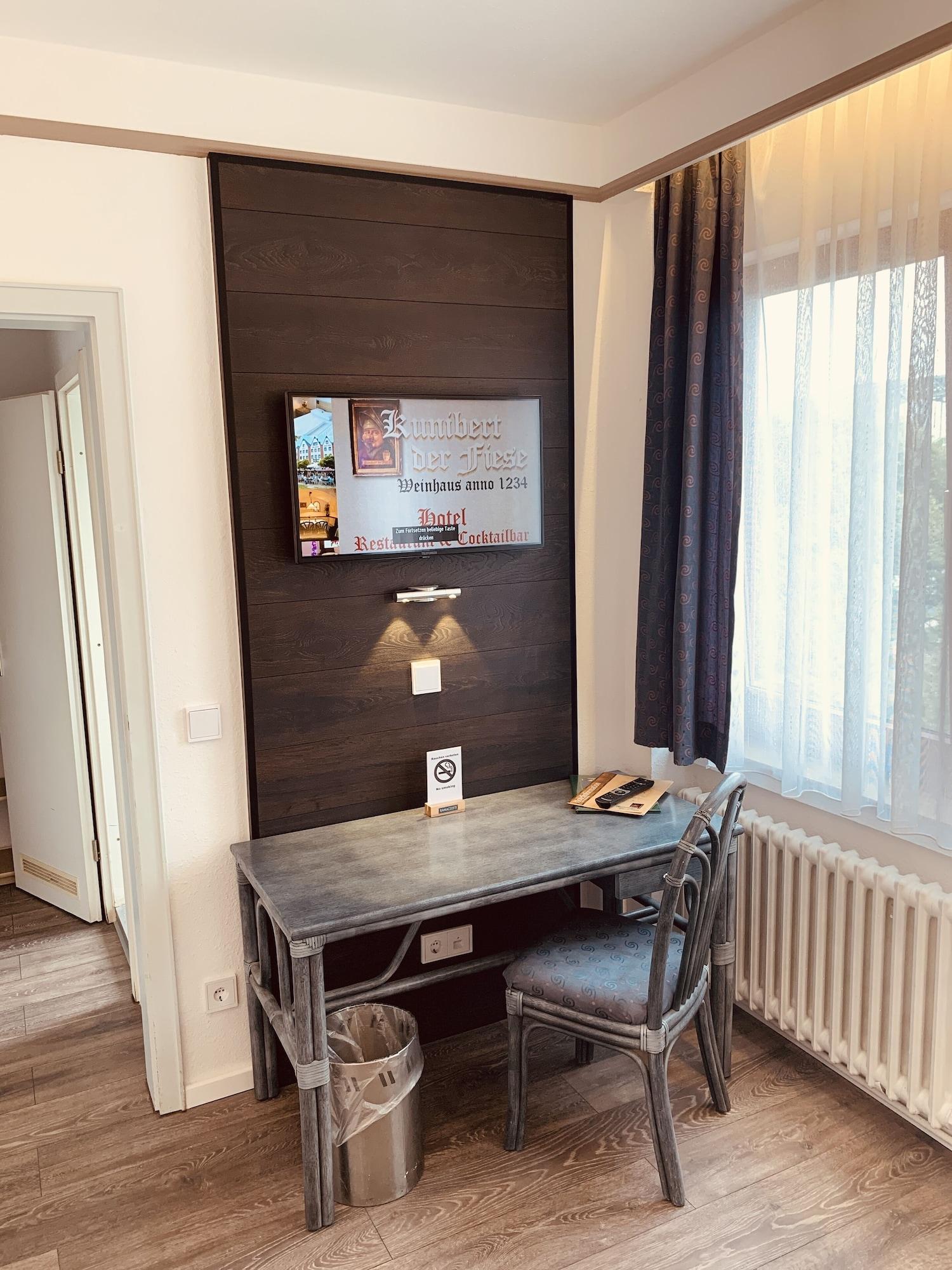 Hotel Kunibert Der Fiese Cologne Exterior photo