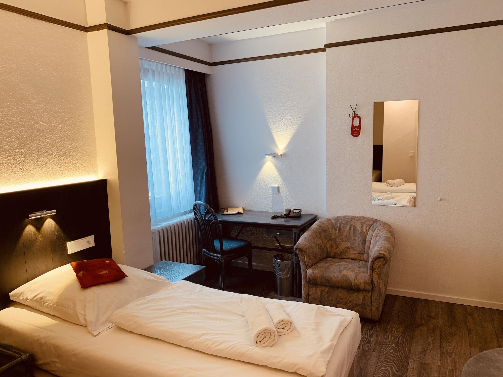 Hotel Kunibert Der Fiese Cologne Exterior photo