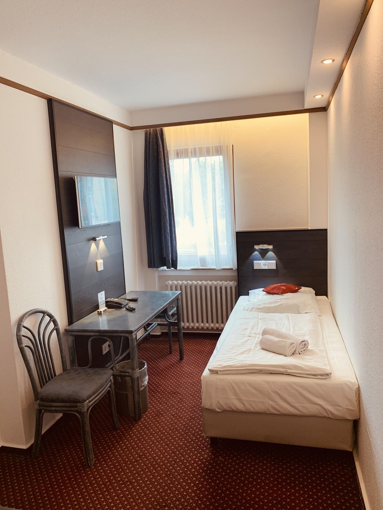 Hotel Kunibert Der Fiese Cologne Exterior photo